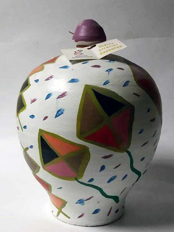 Μεγάλος κεραμικός κουμπαράς - Χαρταετοί Μεγάλος κεραμικός κουμπαράς - Χαρταετοί